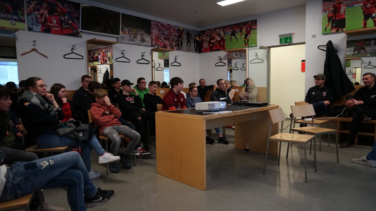 Besonderer Besuch im Kopfball Lernzentrum